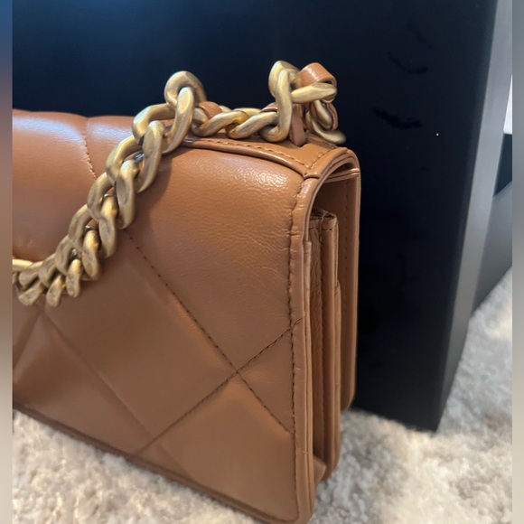 Chanel 19 WOC in Caramel Lambskin - Picture 9 of 13